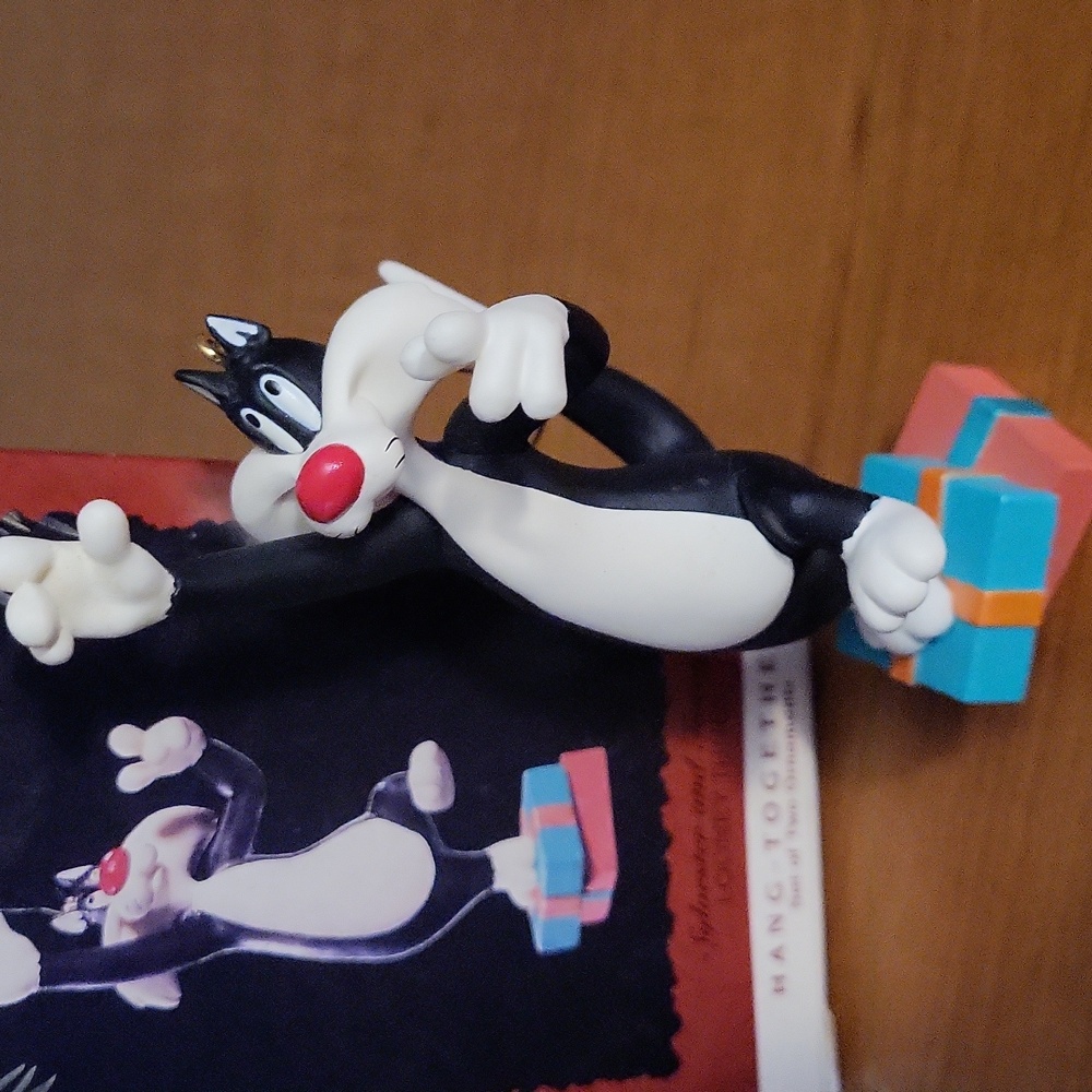 Looney Tunes Sylvester Christmas Ornament - Picture 3 of 8